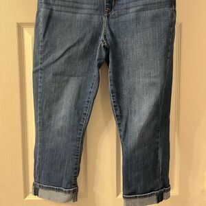 Signature by Levi Strauss Women's Medium Wash Size 8 Capri Jeans